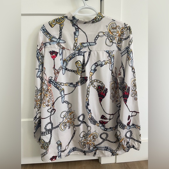 BRAND NEW CHAIN PRINTED BLOUSE - Picture 2 of 2